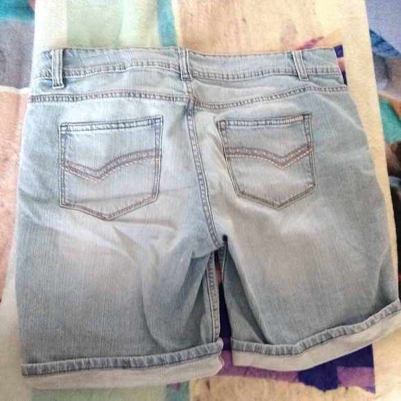 Bermuda Shorts - Picture 3 of 3